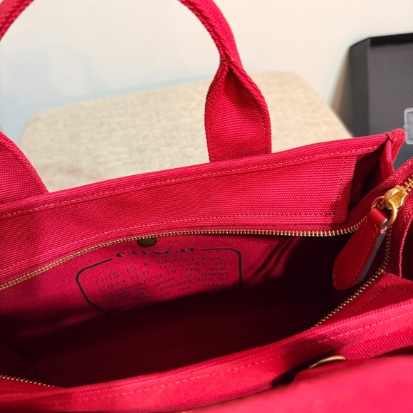 Coach Cargo Tote Ruby - Picture 6 of 8